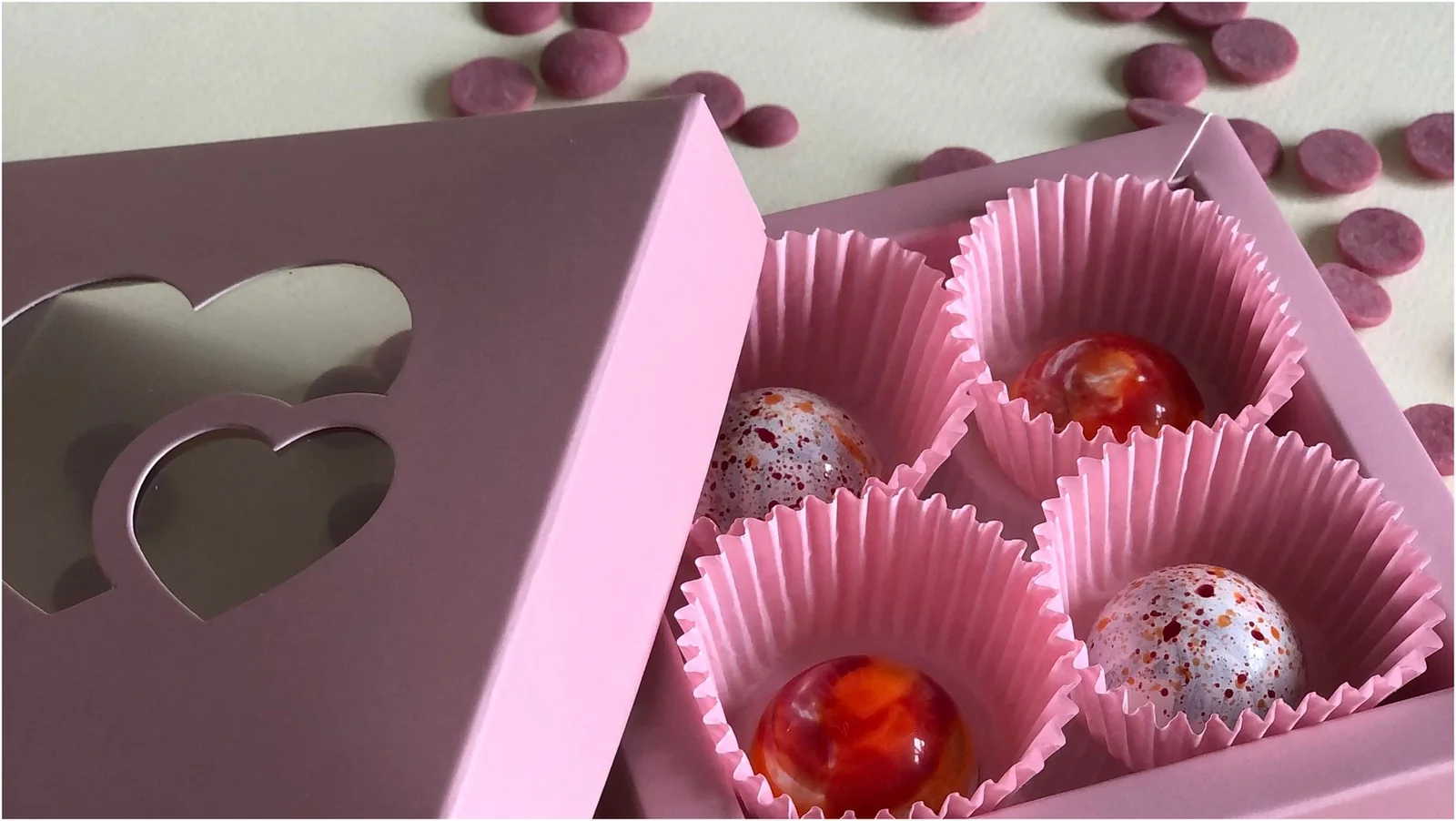 Quà Valentine bằng socola: Chọn đúng theo từng giai đoạn tình yêu